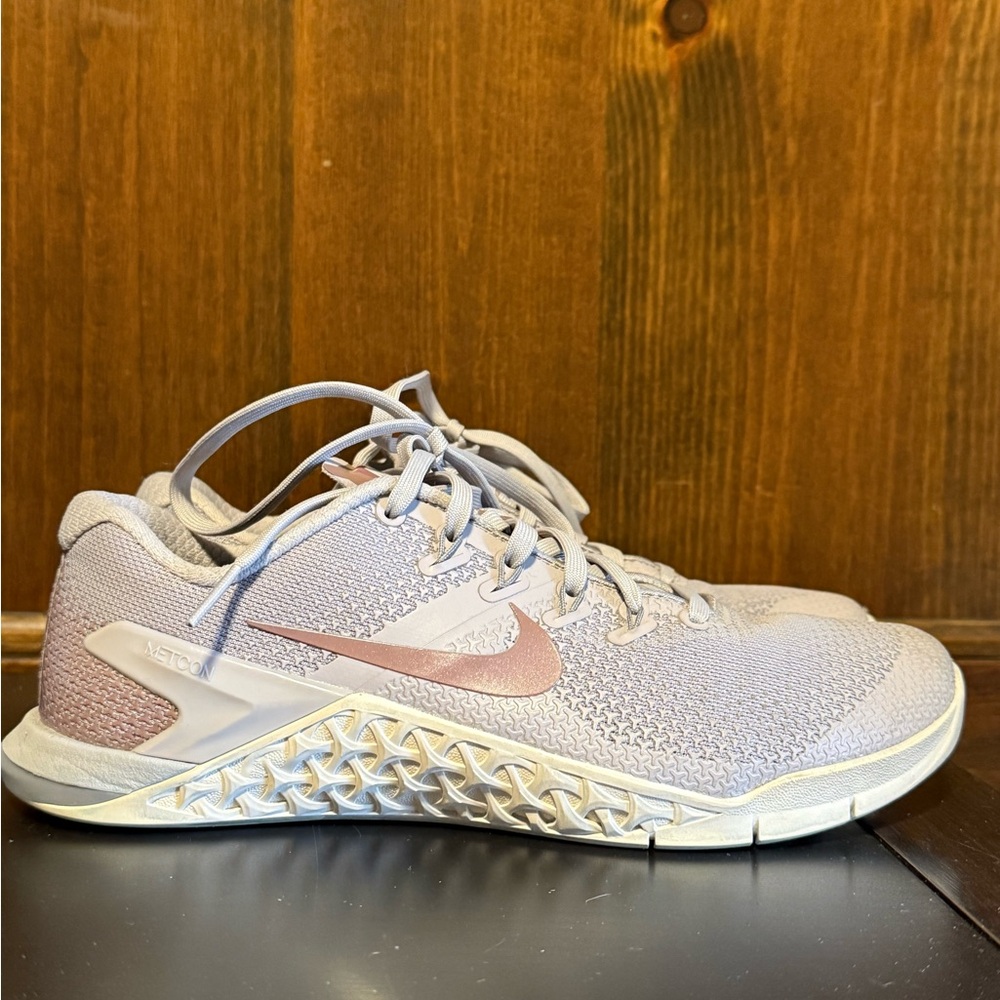 Nike Women's Metcon 4

Barely worn , never outside , in excellent condition